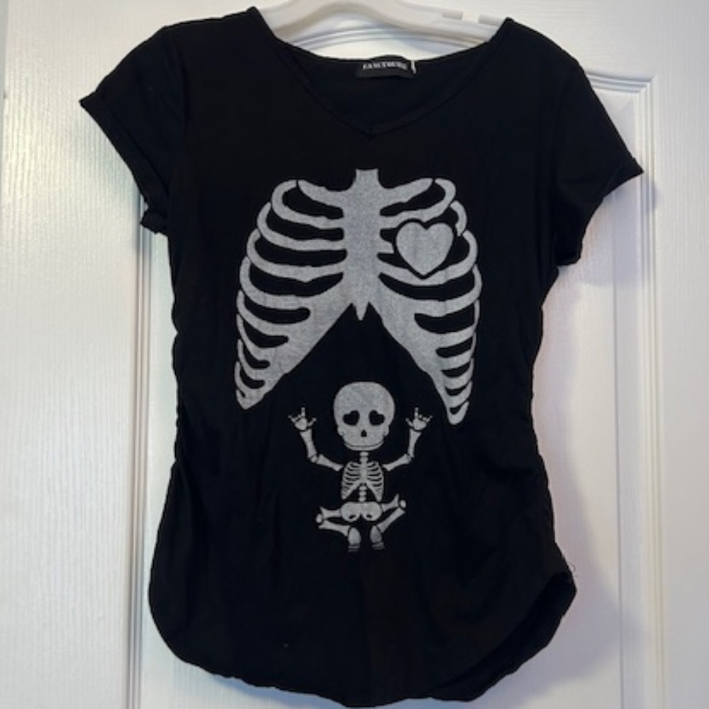 Fancyqube Maternity skeleton t-shirt, Size M